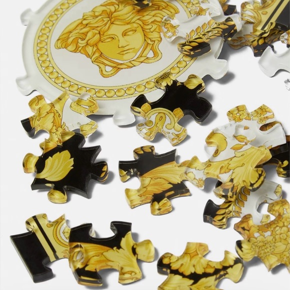 AUTHENTIC VERSACE BAROCCO PUZZLE MEDUSA.  🔥Host Pick🔥 - Picture 2 of 13